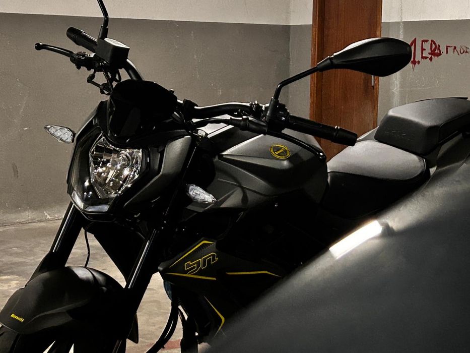 Moto 125 cc Benelli como nova