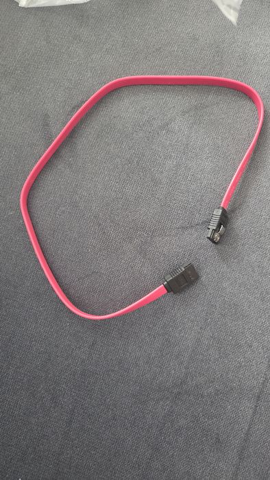 Kabel danych SATA (Serial ATA).