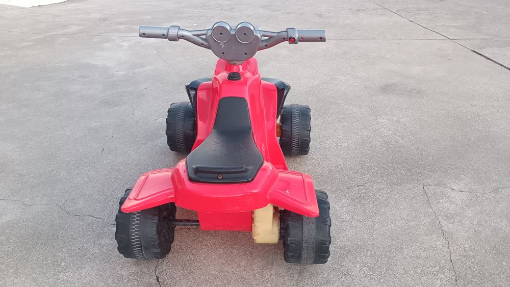 Quadriciclo com bateria de 12V