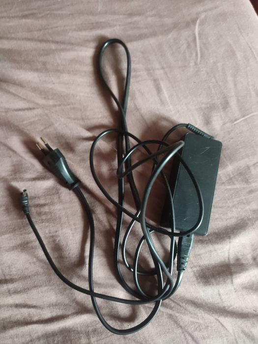 Carregador para notebook em perfeito estado, nunca usado!