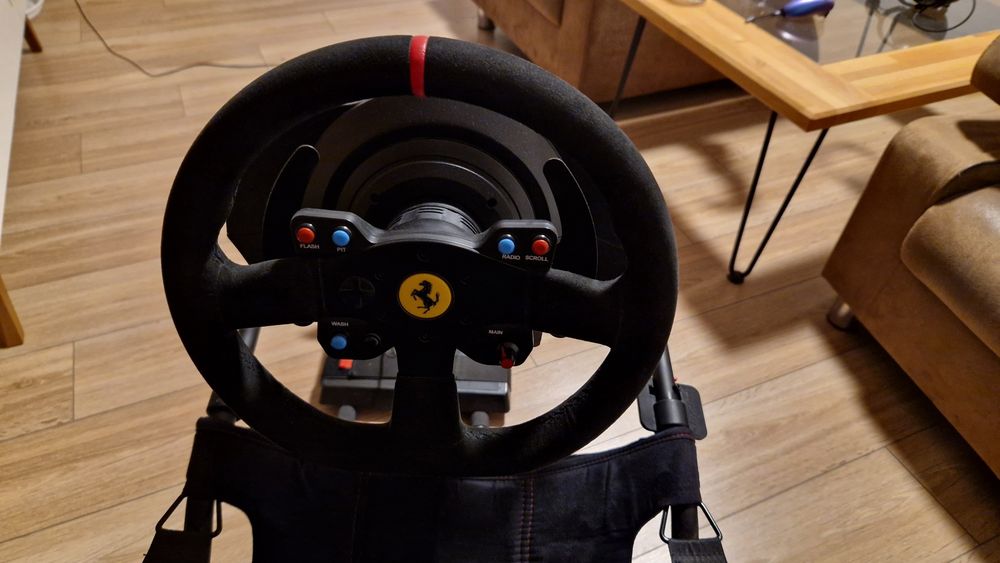 Thrustmaster t300 Alcantara Ferrari edition + T3PA z TGT + fotel Playseat challenge