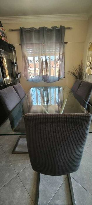 Mesa de sala em vidro c/ 6 cadeiras
