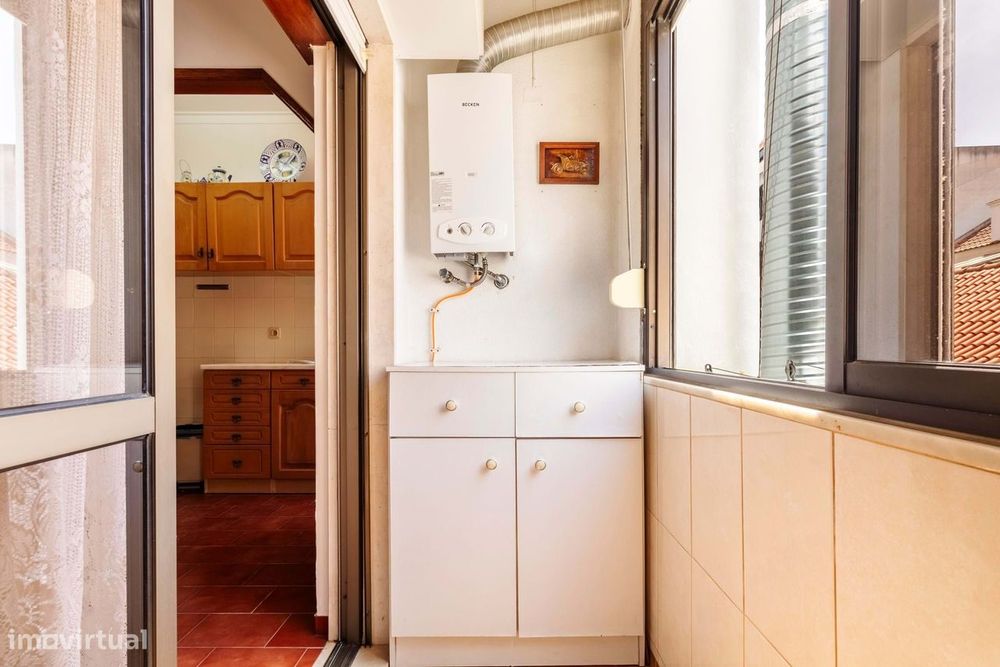 Apartamento T1 c/ Varanda e Marquise, a 550m da Praia, na Costa da Cap