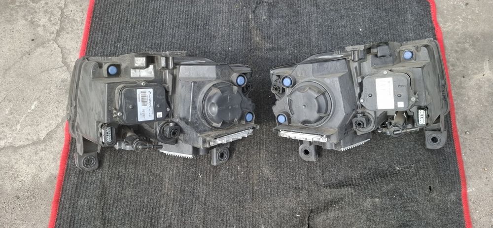 Lampa przod  Grand cherokee WK2  BI -Xenon skrętny 55112912AB 68111035AG