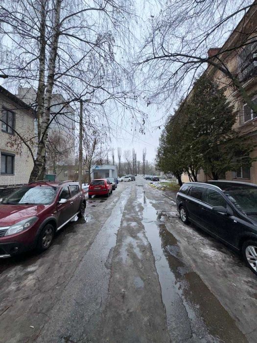 Довгострокова оренда нежитлового комерційного приміщення (305 м²)