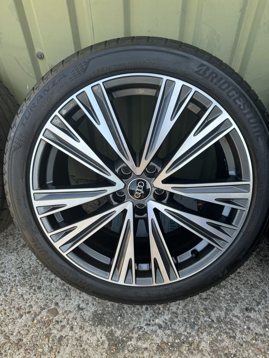 Диски Audi R20 A4, A6, Q3, Q5,оригінал з літніми шинам Bridgestone