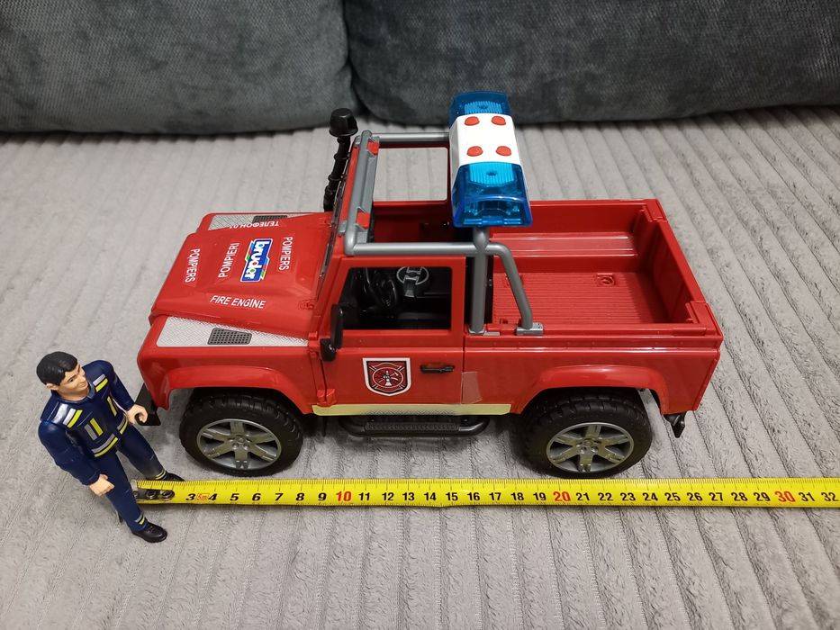 Рятувальна пожежна машинка Bruder з фігуркою