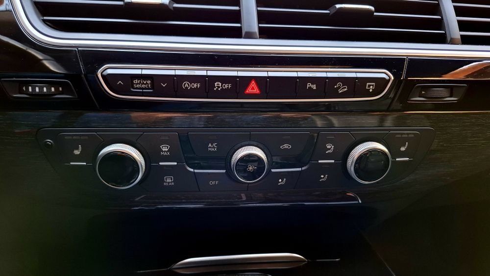 Продам Ауди Q7 m