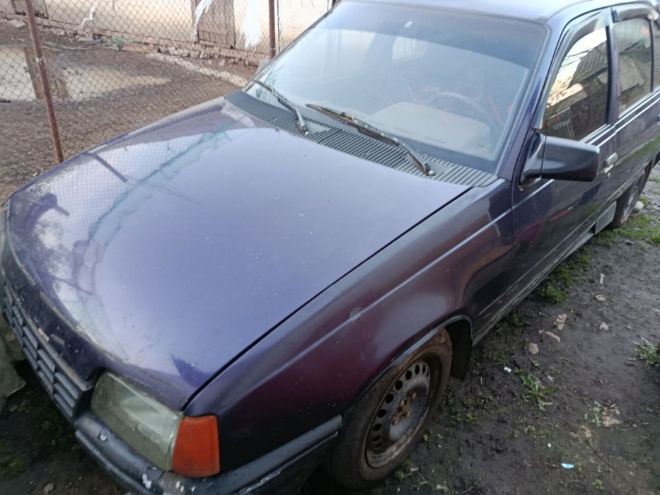 Продам запчасти Опель кадет