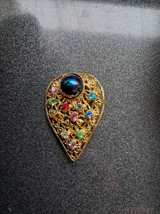 broszka z prlu z "perłą" i 11 cyrkoniami stan bdb długość 5 cm