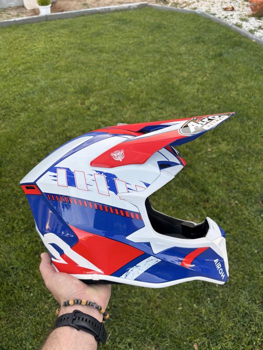 Capacete airoh semi novo
