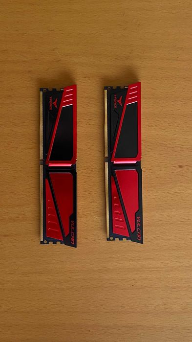 Pack RAM DDR4 24GB (16GB Corsair RGB Pro + 8GB T-Force Vulcan) 3200MHz