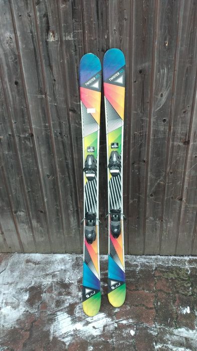 Narty zjazdowe różne rodzaje