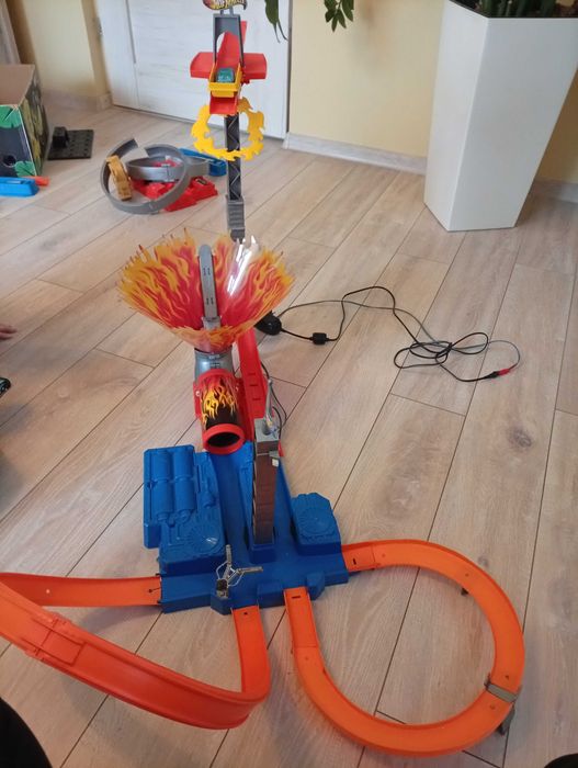 Tory wyścigowe  hot wheelss