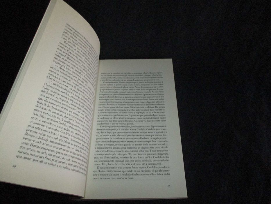 Livro A Hipnotizadora Barbara Ewing