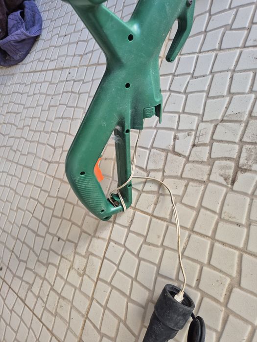 Aparador de relva elétrico Black & Decker GL650