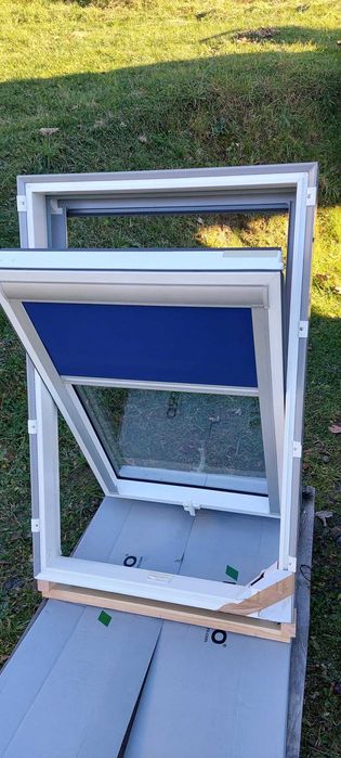 Okno dachowe expo OptiLight 78 x 118 TLP z roletą ARF granat.