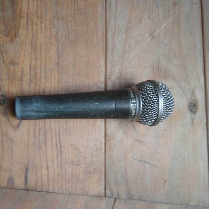 Shure SM58 Dynamic Vocal Microphone