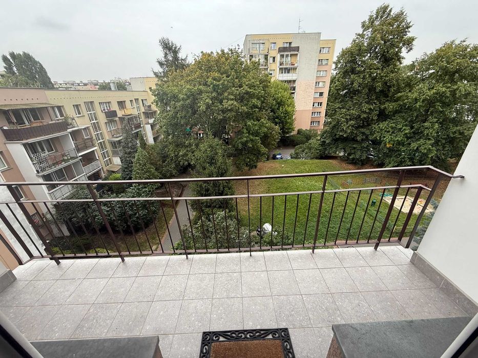 Metro Ursynów trzy pokoje z widną kuchnią + duży balkon