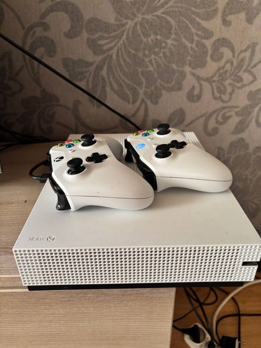 Xbox One  S 1 ТВ  в ідеальному стані