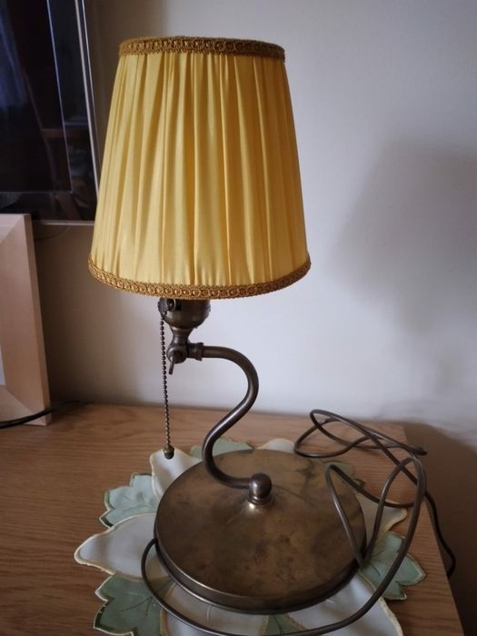 Stara stylowa lampa mosiężna biurkowa