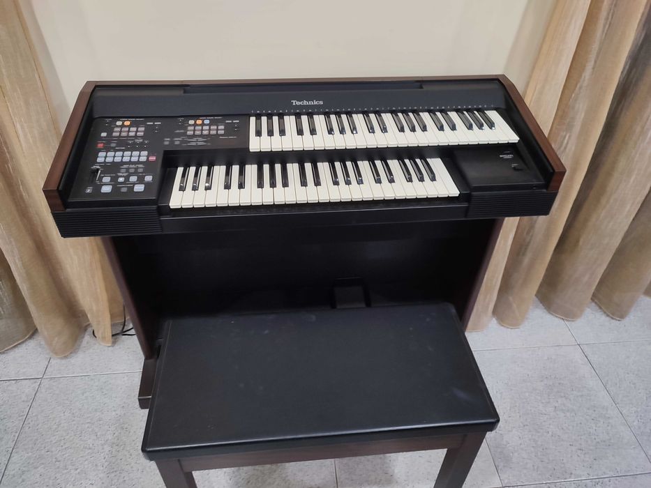 Órgão Musical Technics