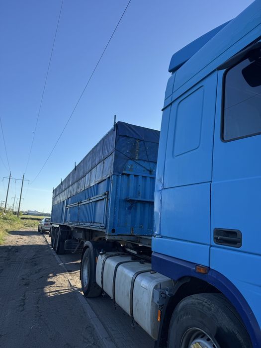 Контейнеровоз з половинкою