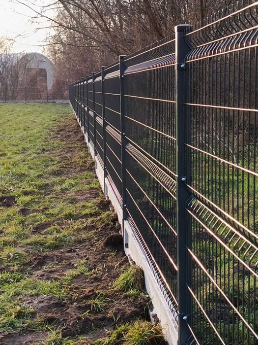 Kompletny system ogrodzenia z panela ogrodzeniowego Ø4,0 mm H 1530 mm + podmurówka