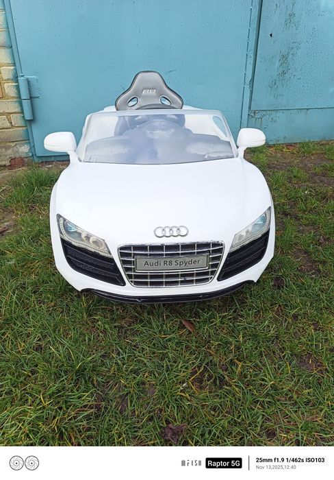 Дитячий електро автомобіль