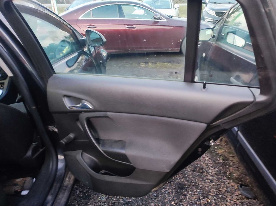 Drzwi prawe tylne kombi opel Insignia A Z22C Europa