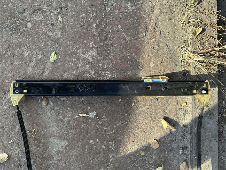 Скопідіймач стеклоподъемник audi q7 правий задний пасажирский