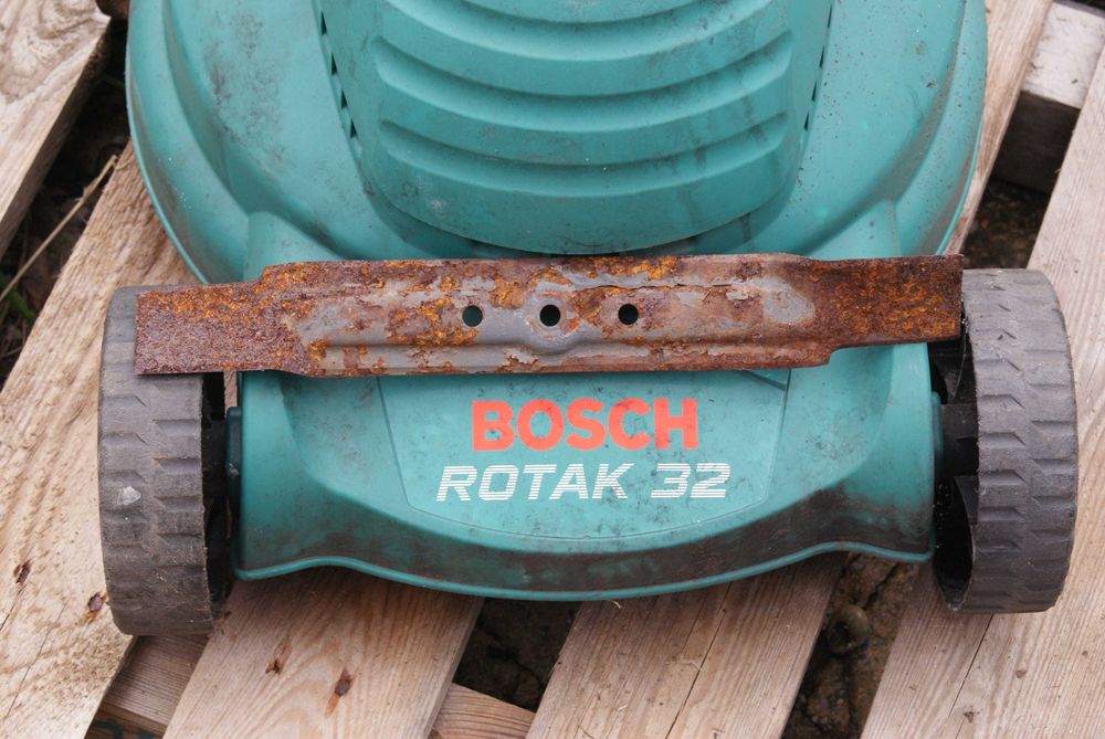Bosch Rotak 32 / NÓŻ