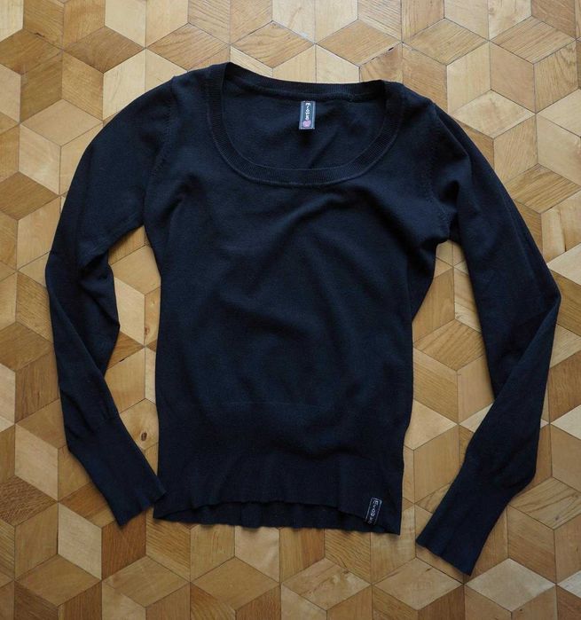 Sweterek sweter Mrówka 38 M dopasowany czarny ciemny pulower basic