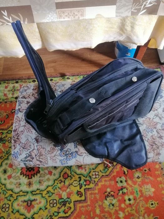 Сумка на бак мотоцикла з магнітними утримувачами