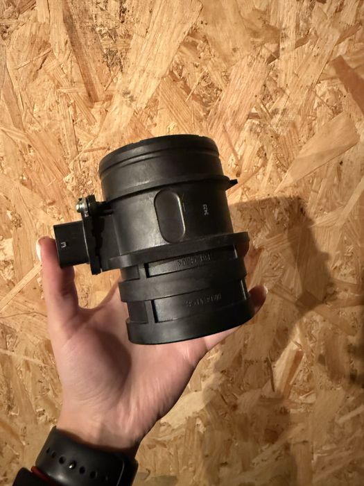 Росходомер воздуха на Audi Q5: PIERBURG 7.22184.75.0