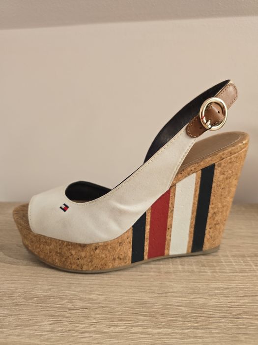 Sandały na koturnie Tommy Hilfiger 38