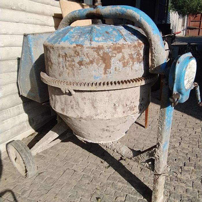 Бетономешалка на 320л.,220В б/у