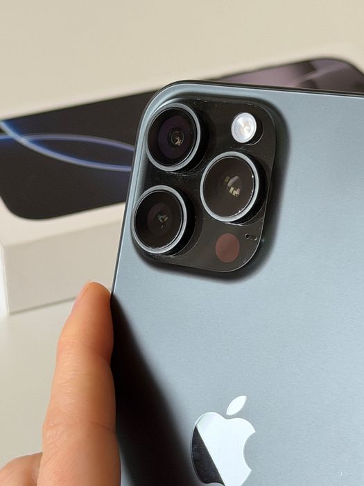 iPhone 16 Pro Max 1TB з безкоштовними чохлами та склом