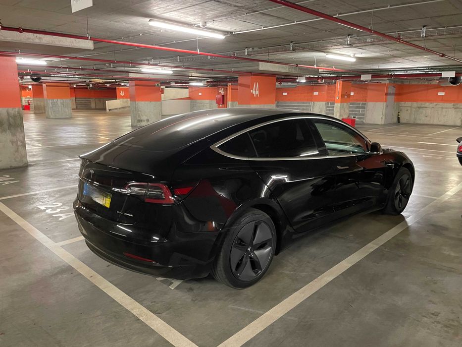 Tesla Model 3 LR com suspensão Highland