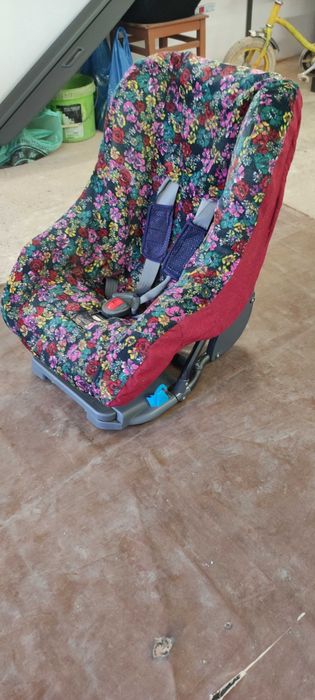 Автокрісло Chicco Artsana Universal 0-18 кг