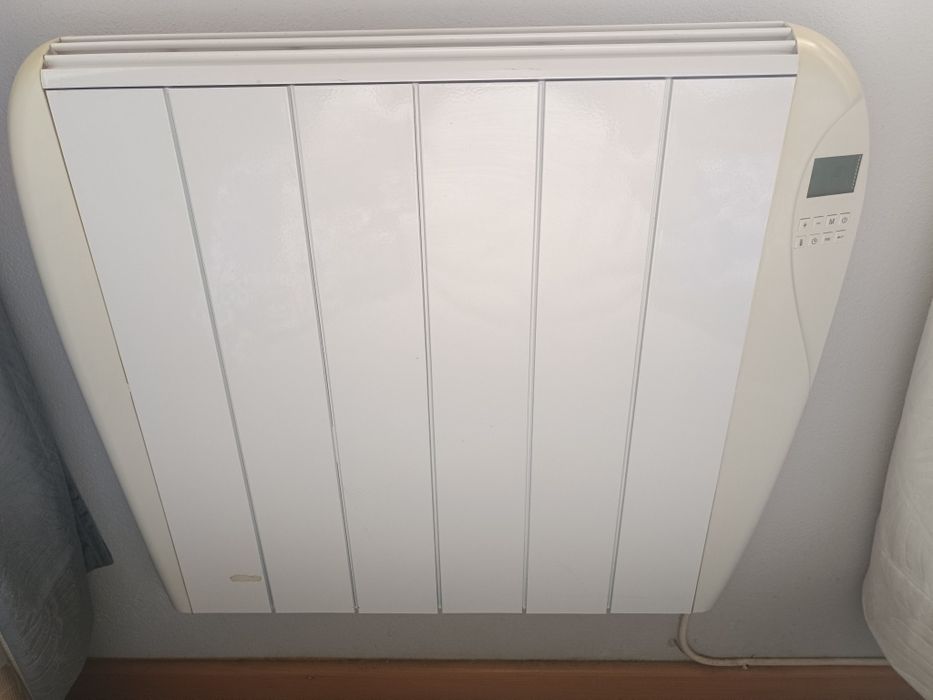 2 Emissores termoelétricos 1000w de parede Equation