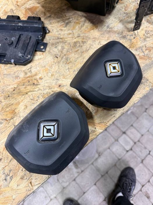 Подушка руля Rivian