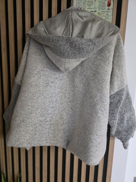Elegancki krotki płaszczyk oversize