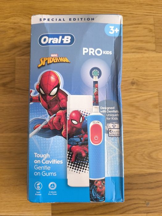 Oral B Pro Kids  szczoteczka elektryczna  dla dzieci z etui Spiderman