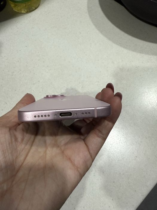Apple iPhone 15 128Г розовый официал+2 стекла