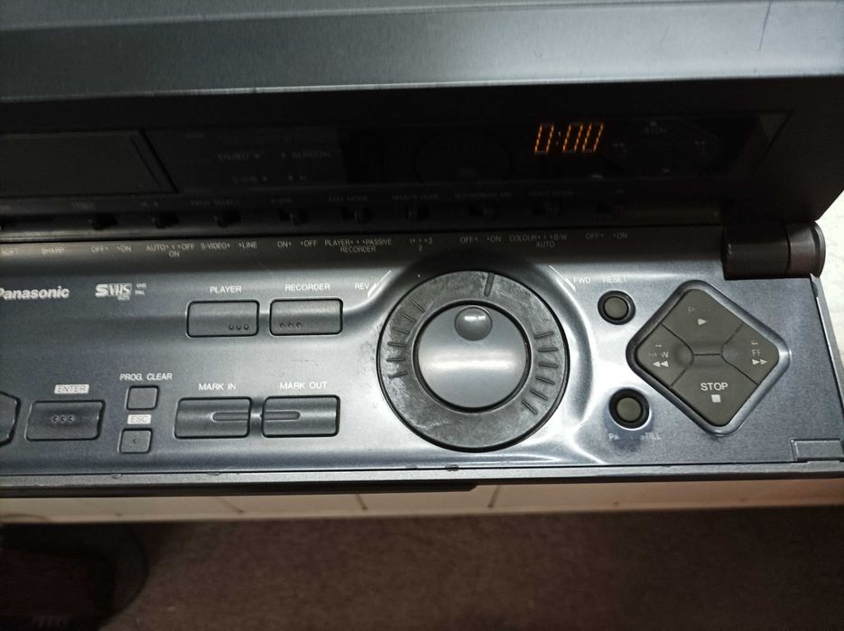 Видеомагнитофон Panasonic NV-HS1000