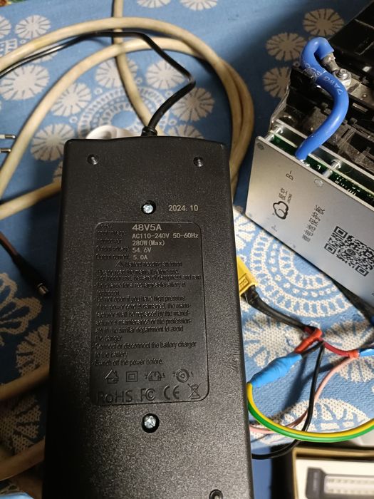 Джерело безперебійного живлення.Зарядна станція.