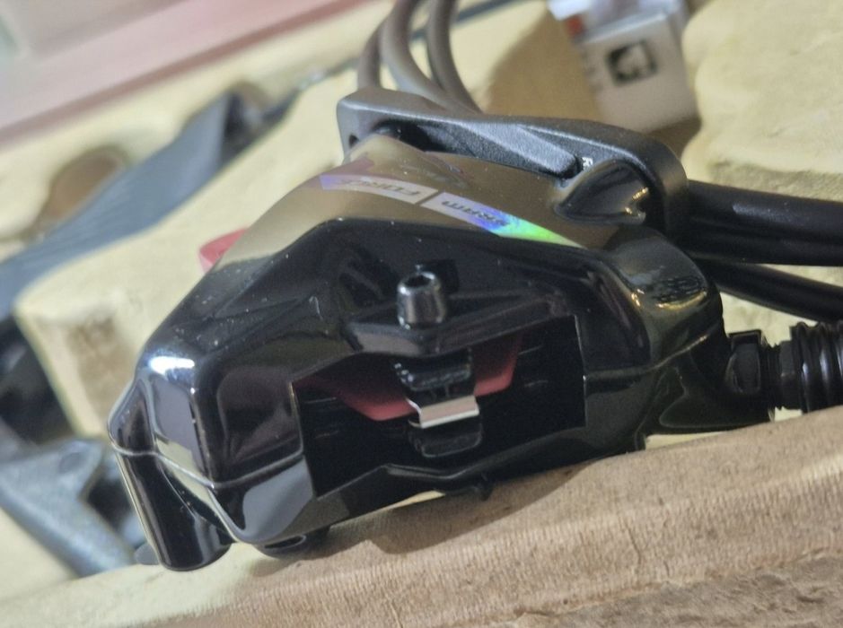 SRAM Force AXS D2 - hamulce

hydrauliczne przód + tył 12s AXS NOWE