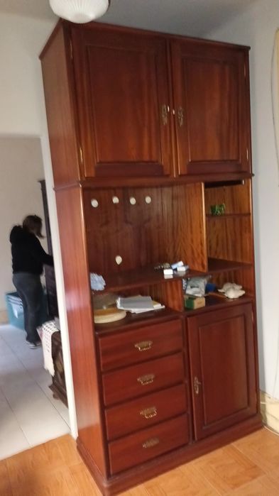 Movel em madeira  maciça em muito bom estado!