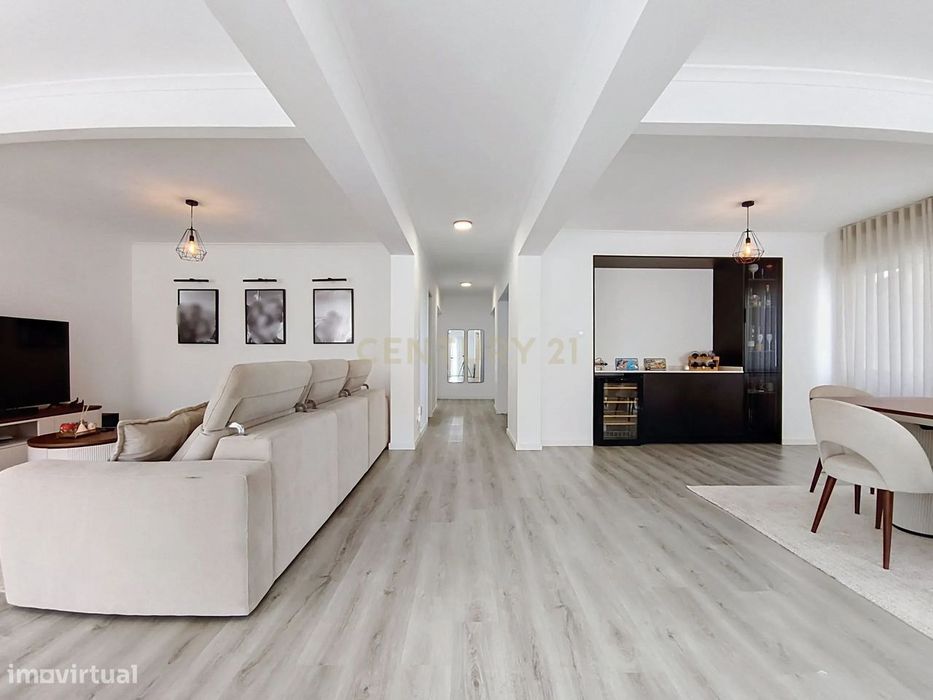 Moradia T5 Renovada com 264 m² em Nossa Senhora do Rosário – Lagoa